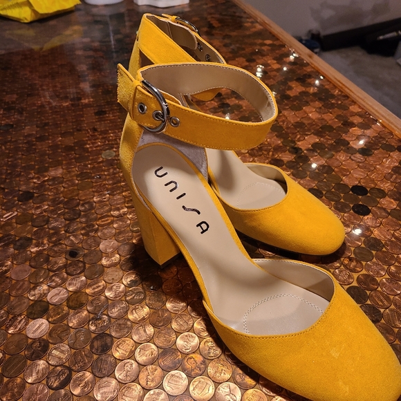 Mustard color stylish pumps - Picture 9 of 16